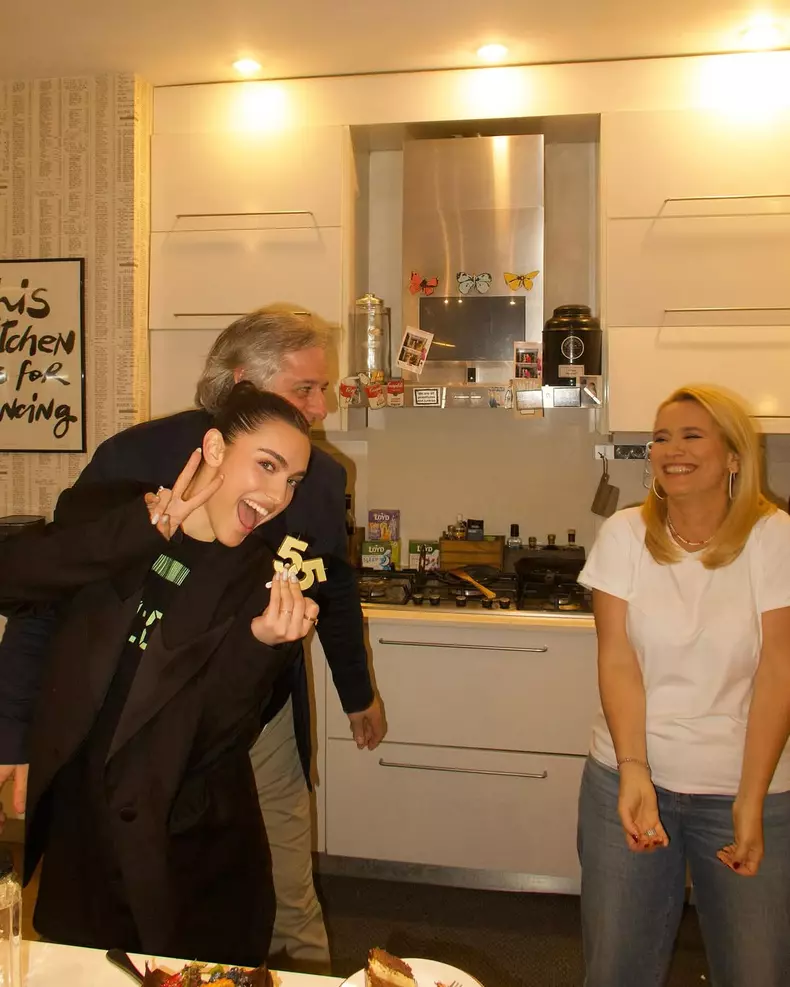 16. Andreea Esca, Alexandre Eram și fiica lor