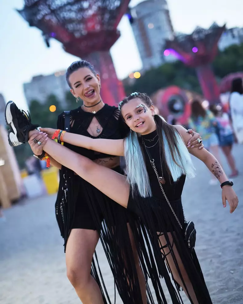 Giulia Anghelescu și fiica ei, Antonia (1)