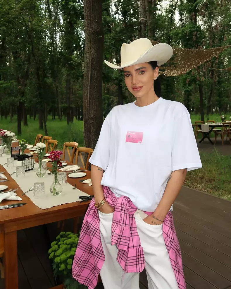 9. Adelina Pestrițu