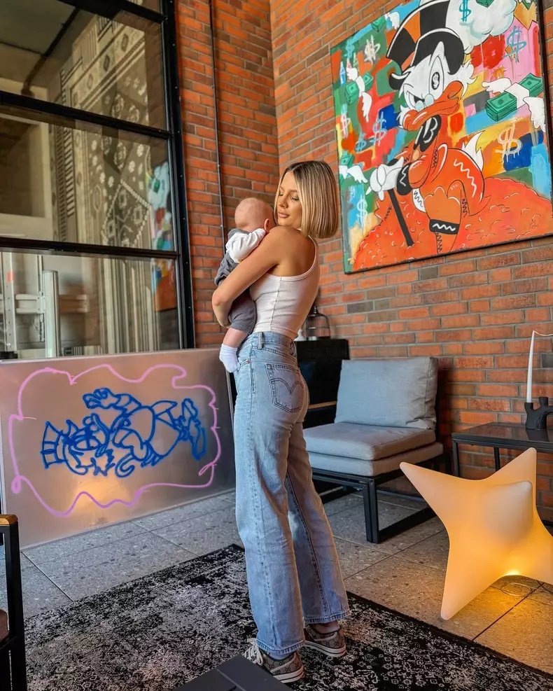 8. Ana Baniciu și fiul ei