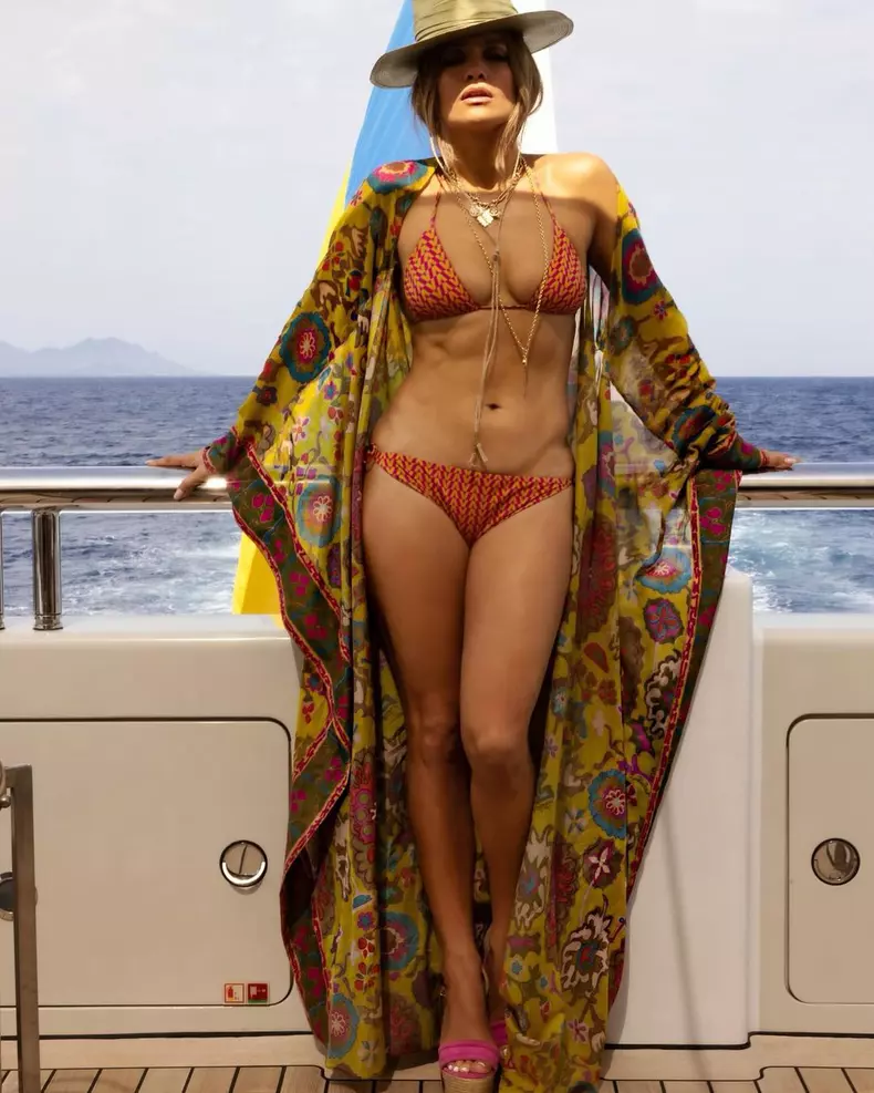 Jennifer Lopez a confirmat relația cu Ben Affleck. Ce a făcut artista chiar de ziua ei de naștere! (3)