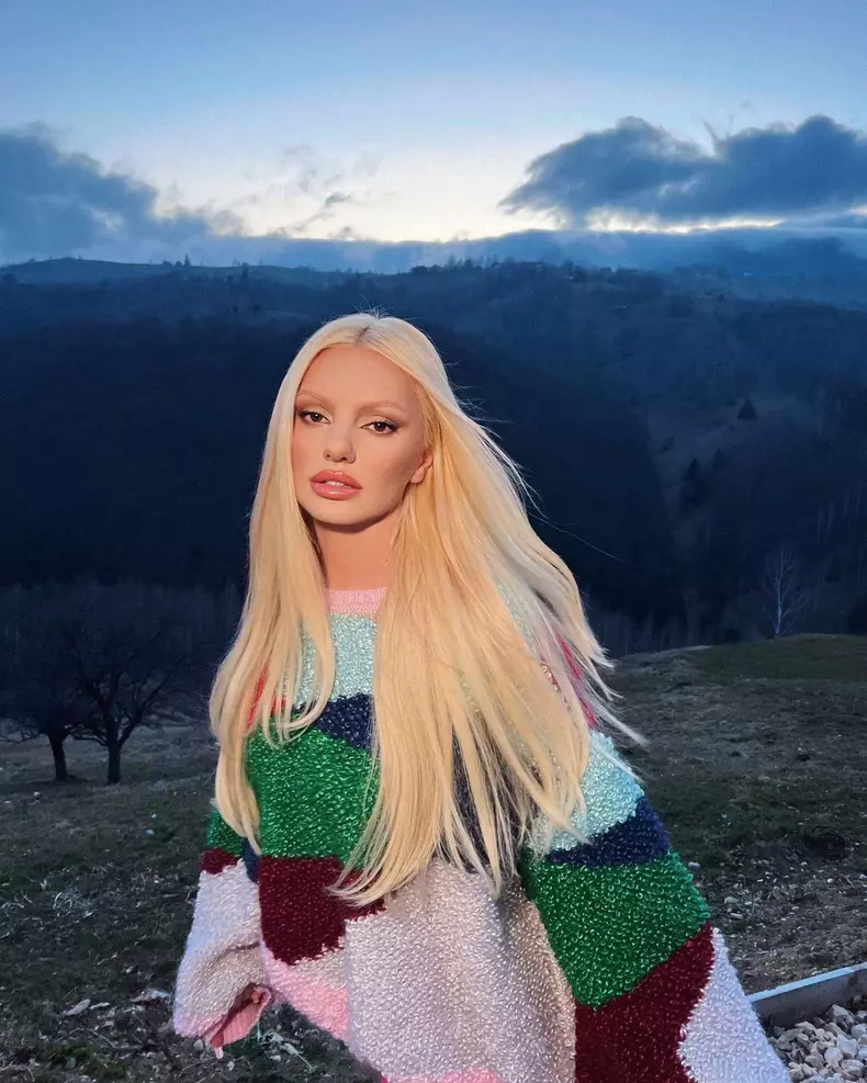 succesul-muzical-i-a-adus-depresie-alexandrei-stan-4