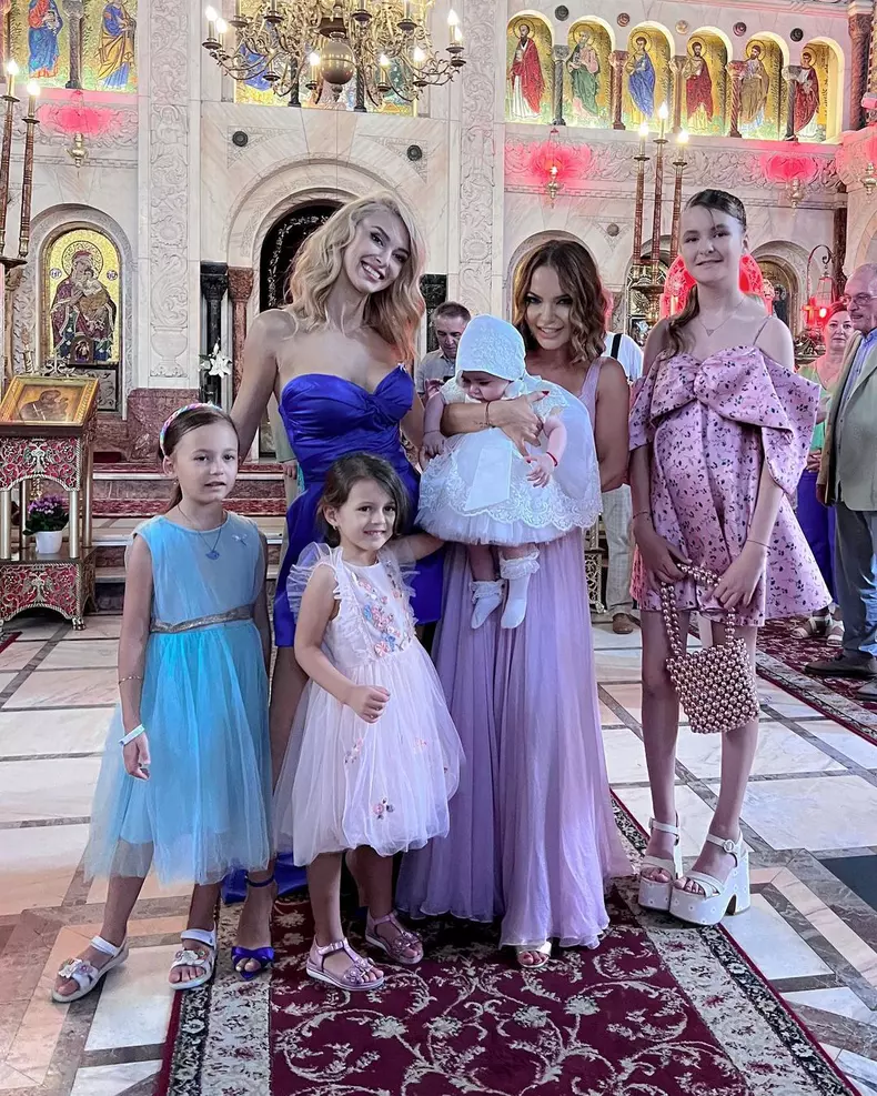 andreea-antonescu-petrecere-de-botez-de-lux-pentru-fiica-ei-16