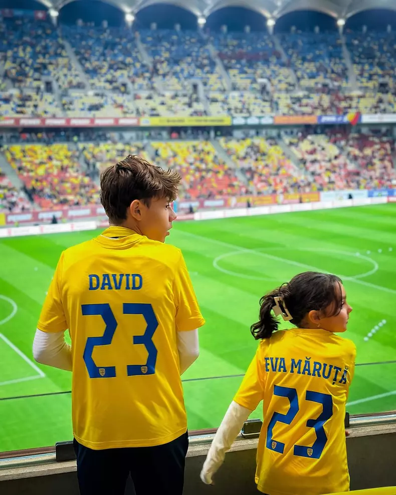 Câți bani a primit Andra pentru intonarea imnului României pe Arena Națională. Artista a răspuns curiozității fanilor (3)