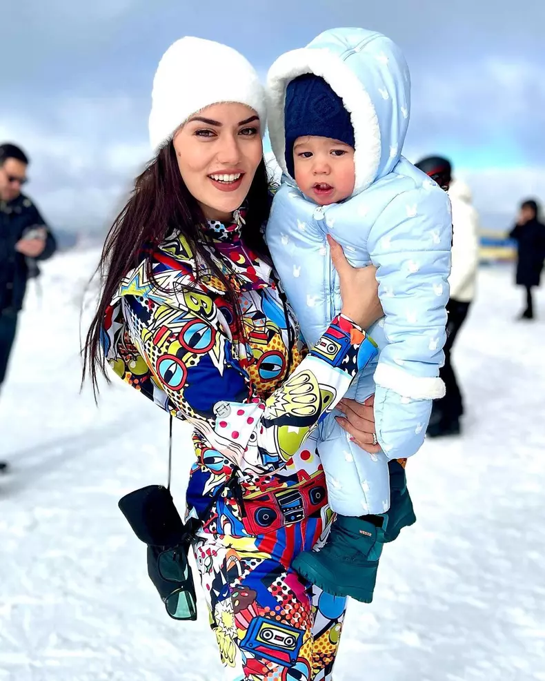 Burak Özçivit și Fahriye Evcen și-au sărbătorit băiatul cel mic. Cum a fost la petrecere