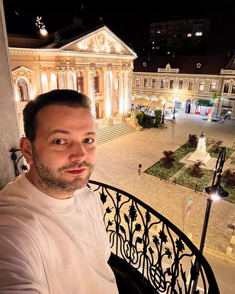 Mihai Morar a fost hărțuit de o fană  (3)