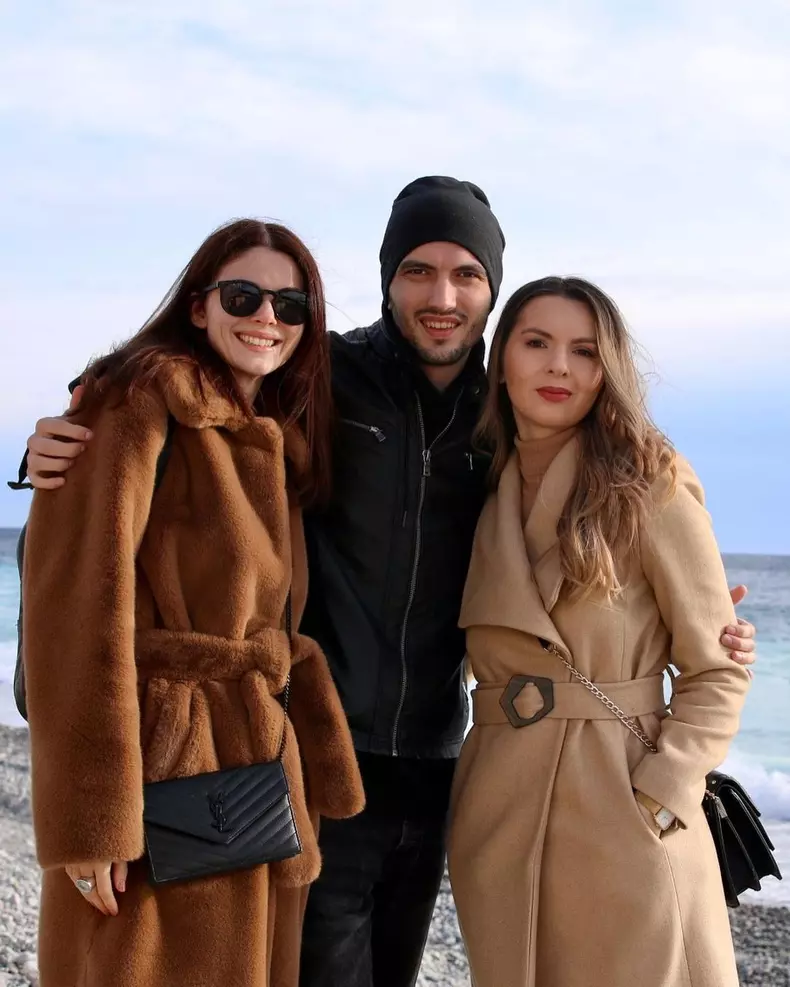 Anca Lungu, impreuna cu fratele si cumnata ei