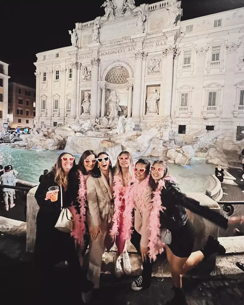 Oana Mosneagu, imagini de la petrecerea burlacitelor din Roma