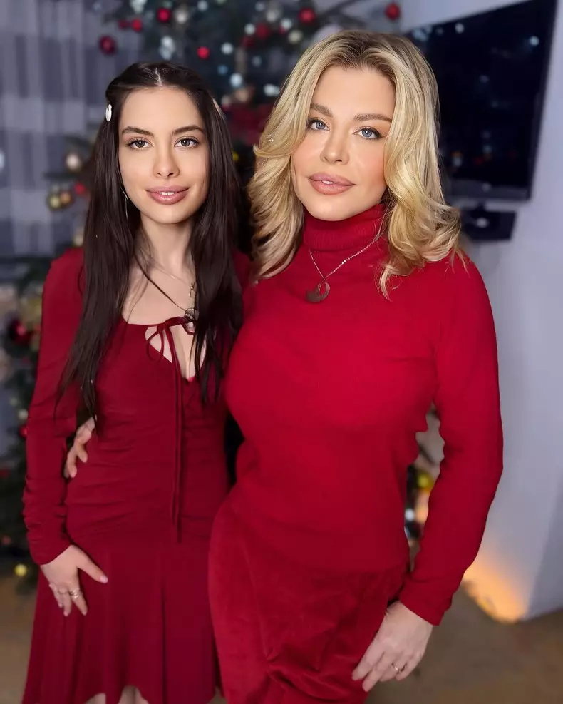 Loredana Groza, tablou de familie de Crăciun  (9)