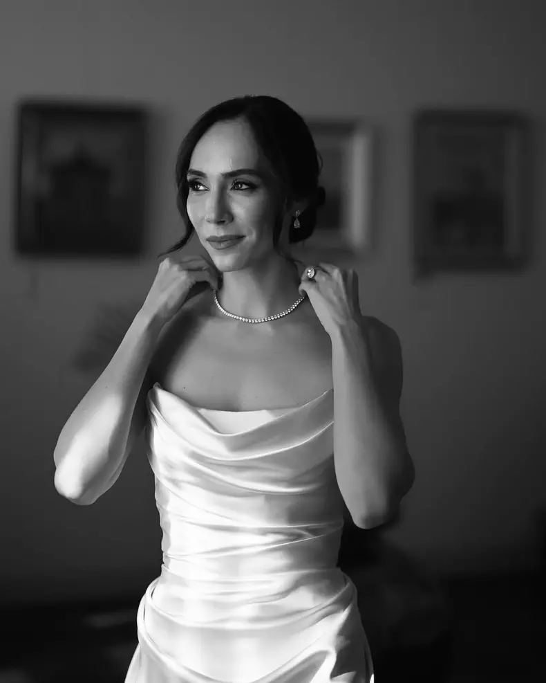 A love story always nourished by Malvensky@malvenskyofficial —where elegance meets timeless devotion. (2)