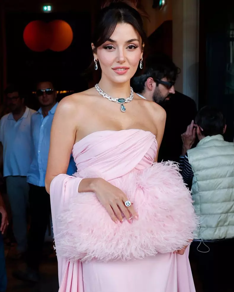 Hande-Erçel-cannes-2025 (6)