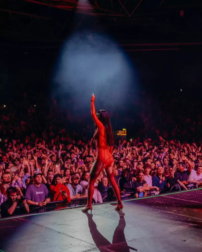 INNA-a-cucerit-Parisul-Primul-concert-la-Zenith-La-Villette (6)