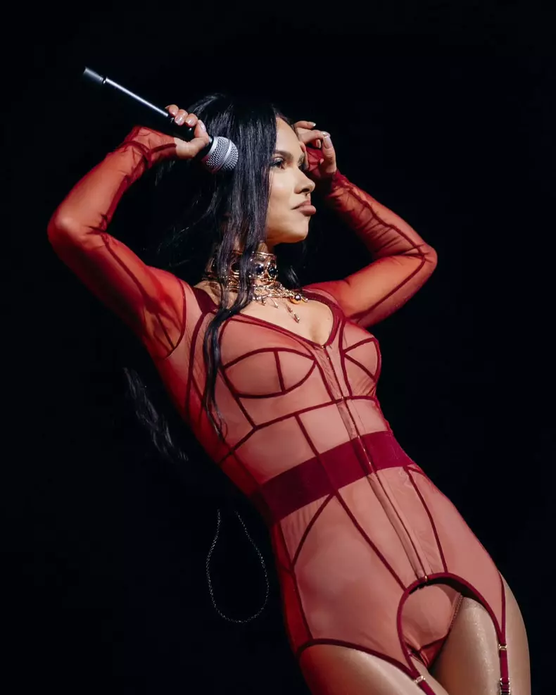 INNA-a-cucerit-Parisul-Primul-concert-la-Zenith-La-Villette (7)