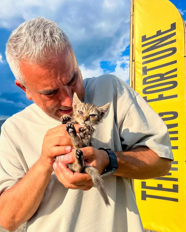 Zoli-Toth-mascota-Tempting-Fortune-Romania