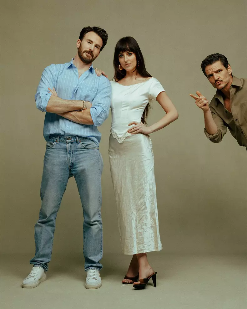 Pedro-Pascal-Dakota-Johnson-Chris Evans-Materialiștii (3)