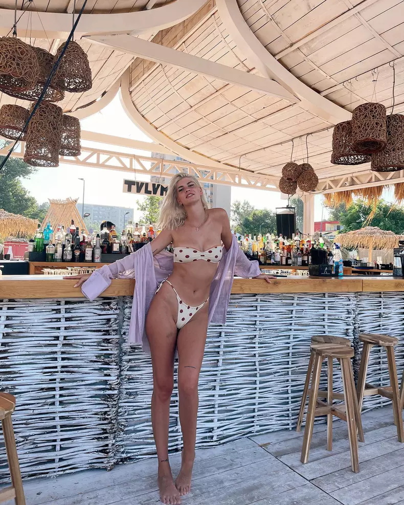 Laura Giurcanu model