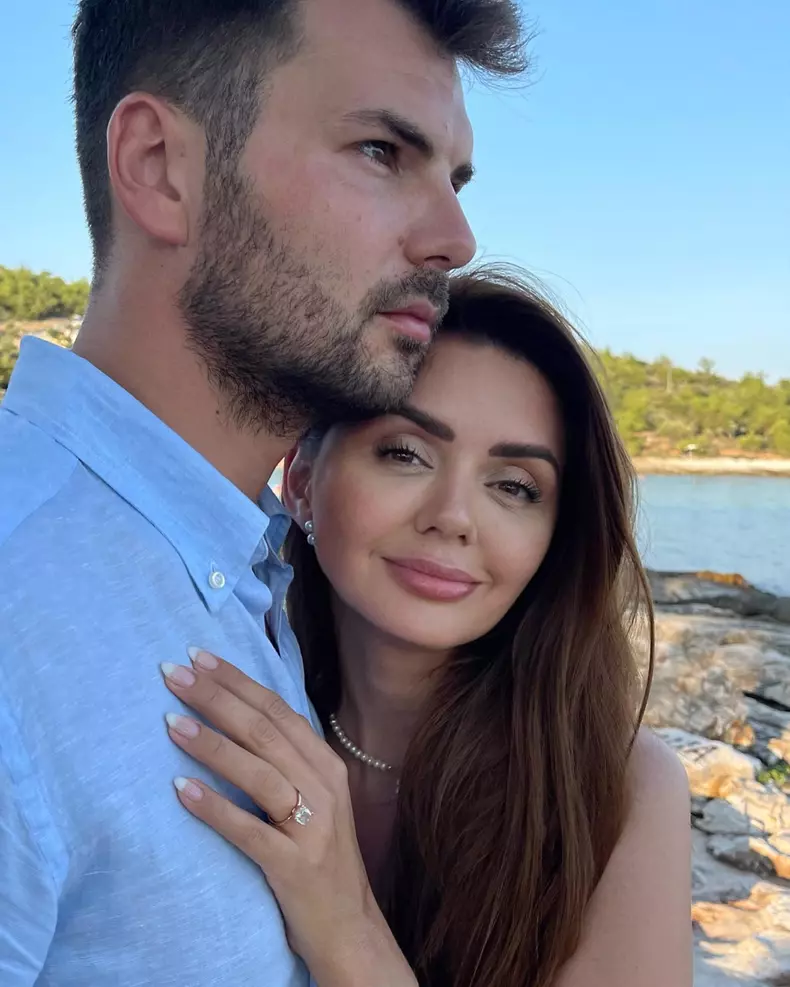 albertina-ionescu-s-a-logodit