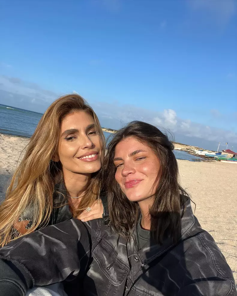 sanziana negru si laura giurcanu prietene