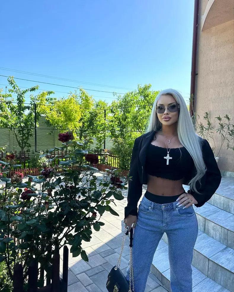Loredana Chivu4