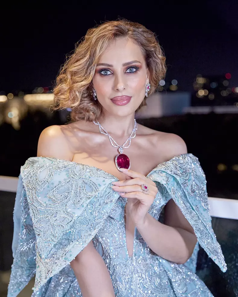 Iulia Vantur (2)