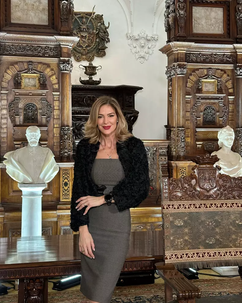 Roxana Ciuhulescu4