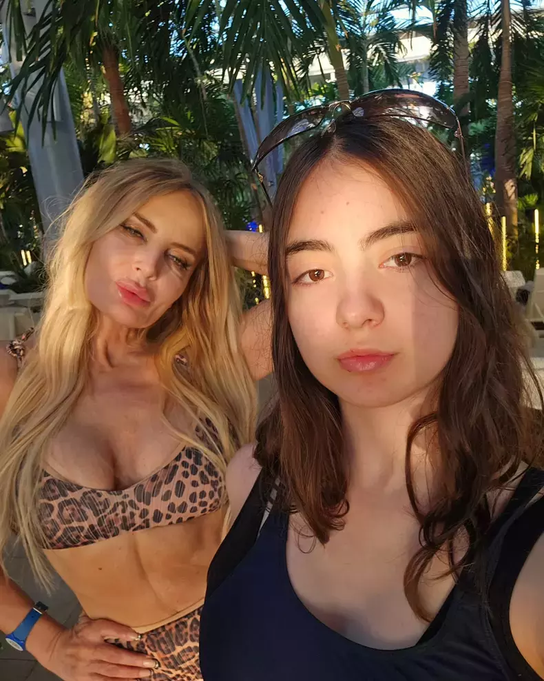 daniela-gyorfi-si-fiica-ei-maria-2