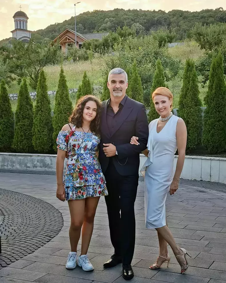 Aurelian Temișan și Monica Davidescu fiica2