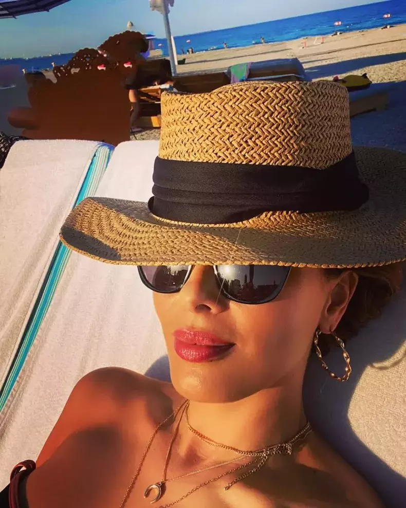 iulia-vantur-ironizata-2-819x1024-1