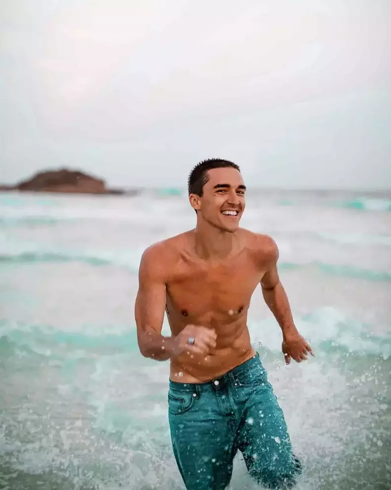 Cu-ce-se-ocupa-parintii-si-sora-lui-Emil-Rengle-Survivor-3