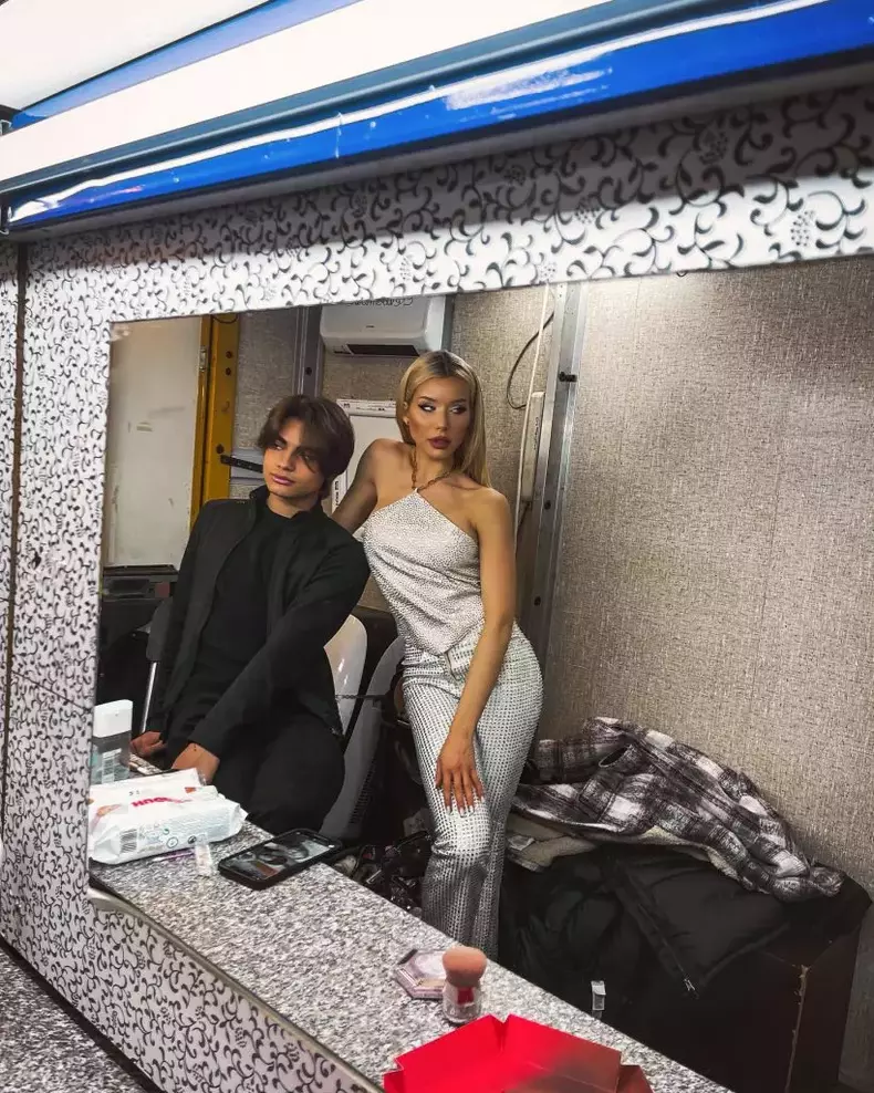 Carmen-si-partenerul-ei-la-Dancing-on-ice-819x1024-1