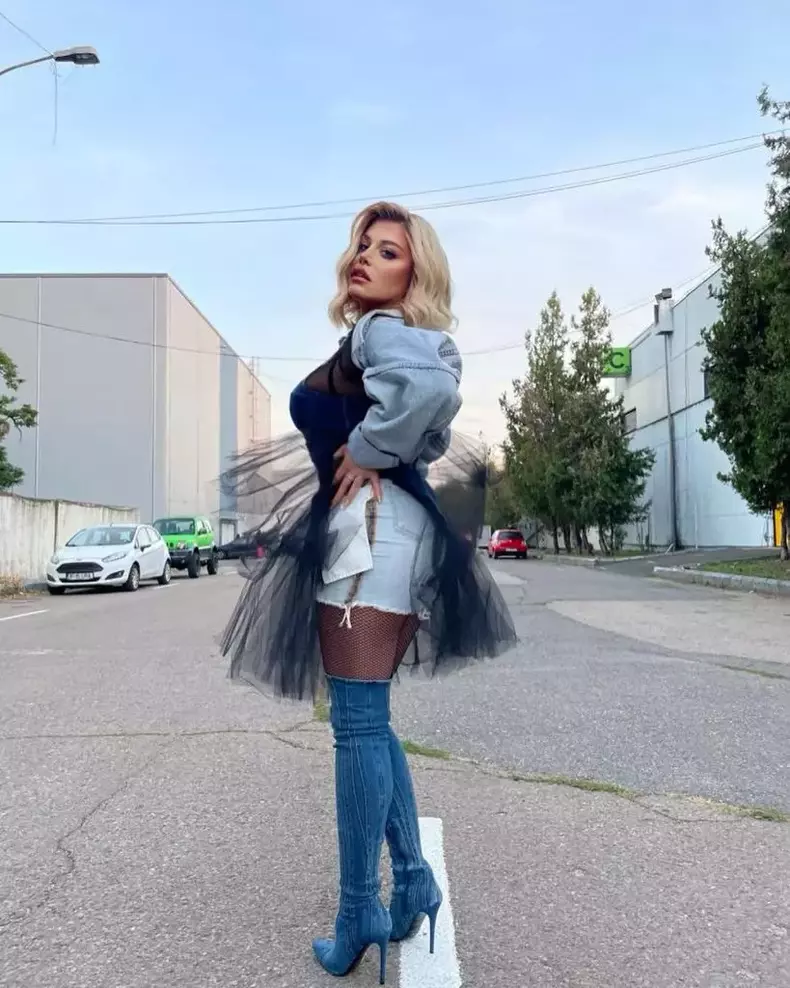 Loredana-Groza-9-819x1024-1