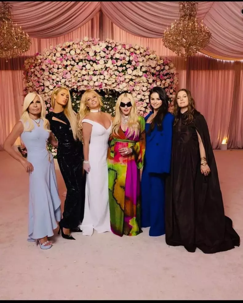 britney-spears-si-madonna-sarut-7-819x1024-1