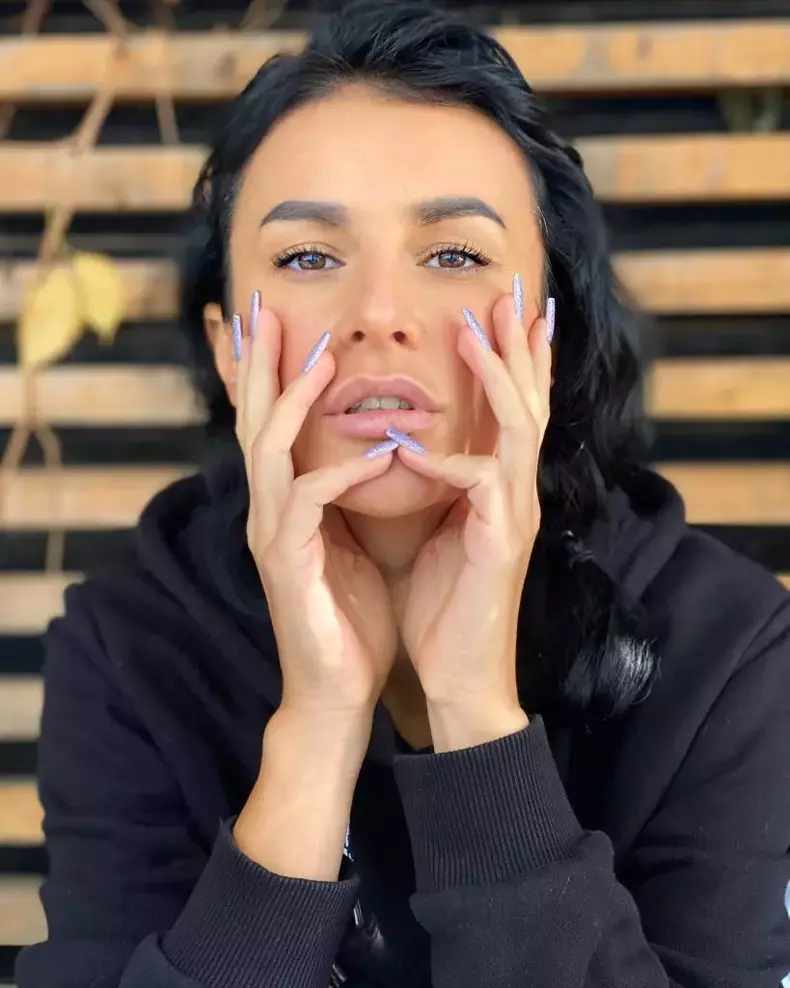 Cine-este-Ruxi-7-819x1024-1