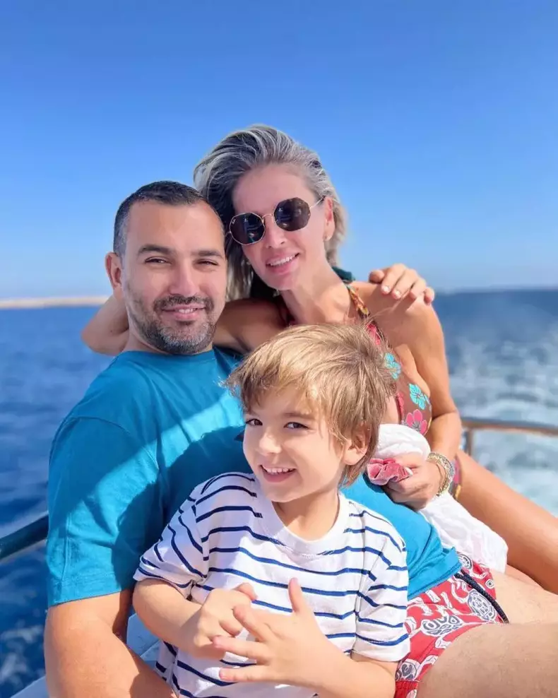 andreea-banica-la-mare-familie-819x1024-1