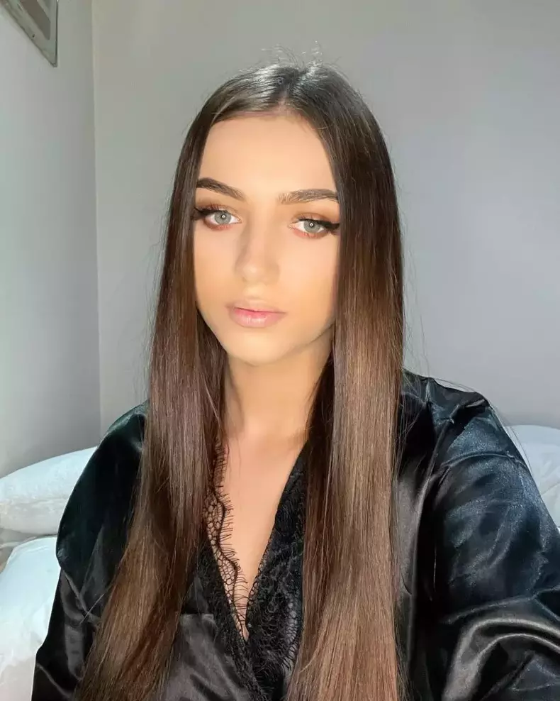 andreea-miresa-sezonul-2-819x1024-1