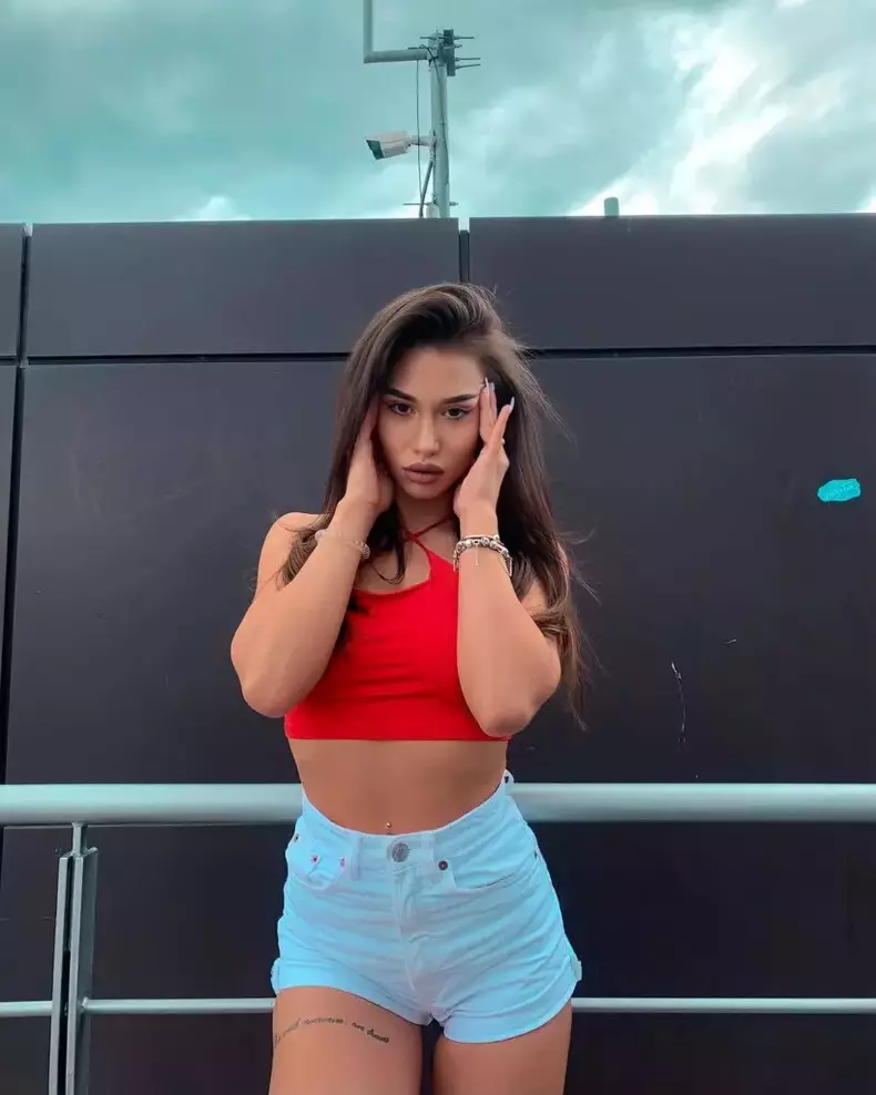 cine-este-stefania-stanila-10-819x1024-1
