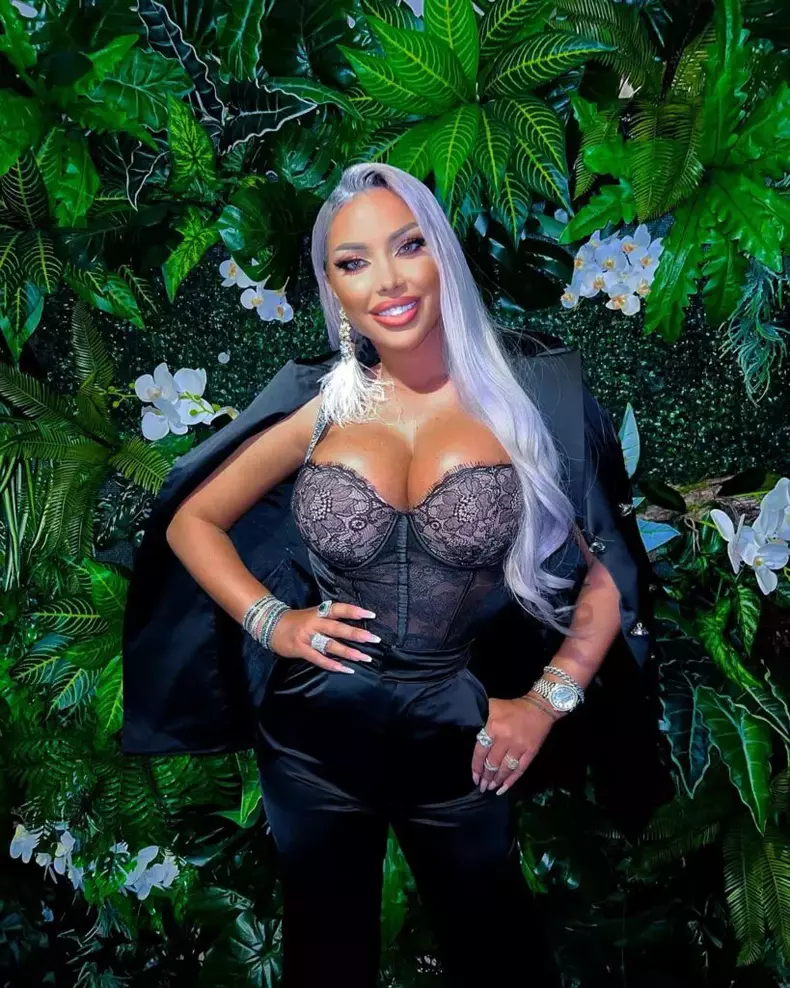 loredana-operatie-819x1024-1