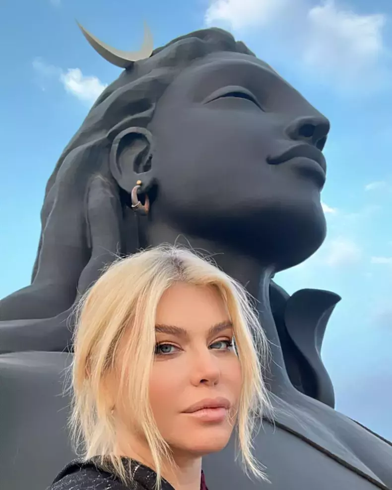 loredana-groza-si-a-indeplinit-un-vis-in-vacanta-din-india-6