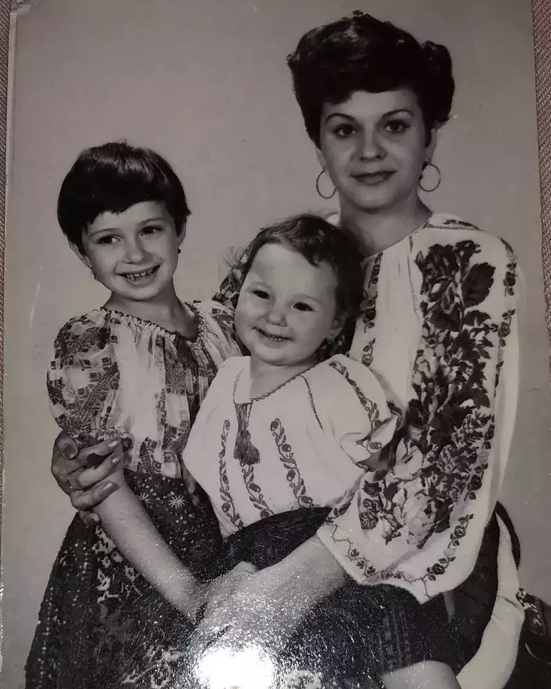 ionela-prodan-si-fiicele-sale-Anamaria-Prodan