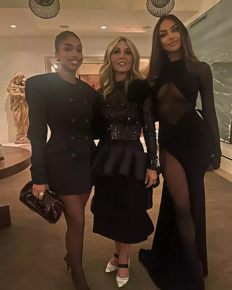 Mădălina Ghenea Anastasia Soare si o vedeta