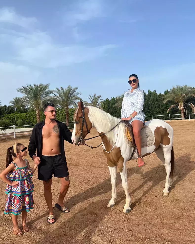 andreea-tonciu-sotul-ei-daniel-niculescu-si-fiica-lor-rebecca-maria-2