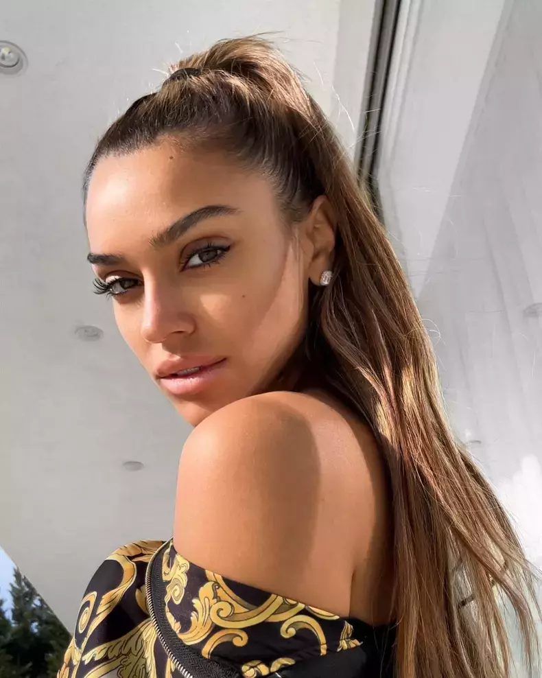 karmen-selfie