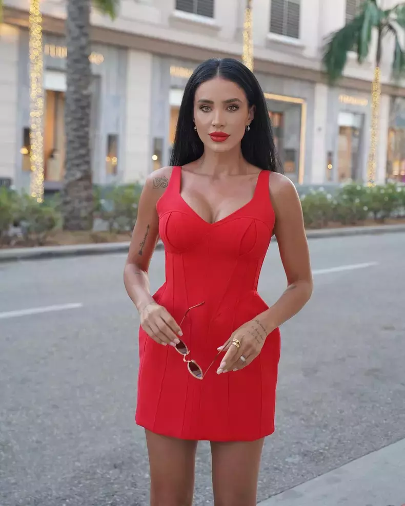 65cb3c5563b65-foto-cum-arata-adelina-pestritu-acum-dupa-ce-a-renuntat-la-silicoane-vedeta-s-a-confruntat-cu-probleme