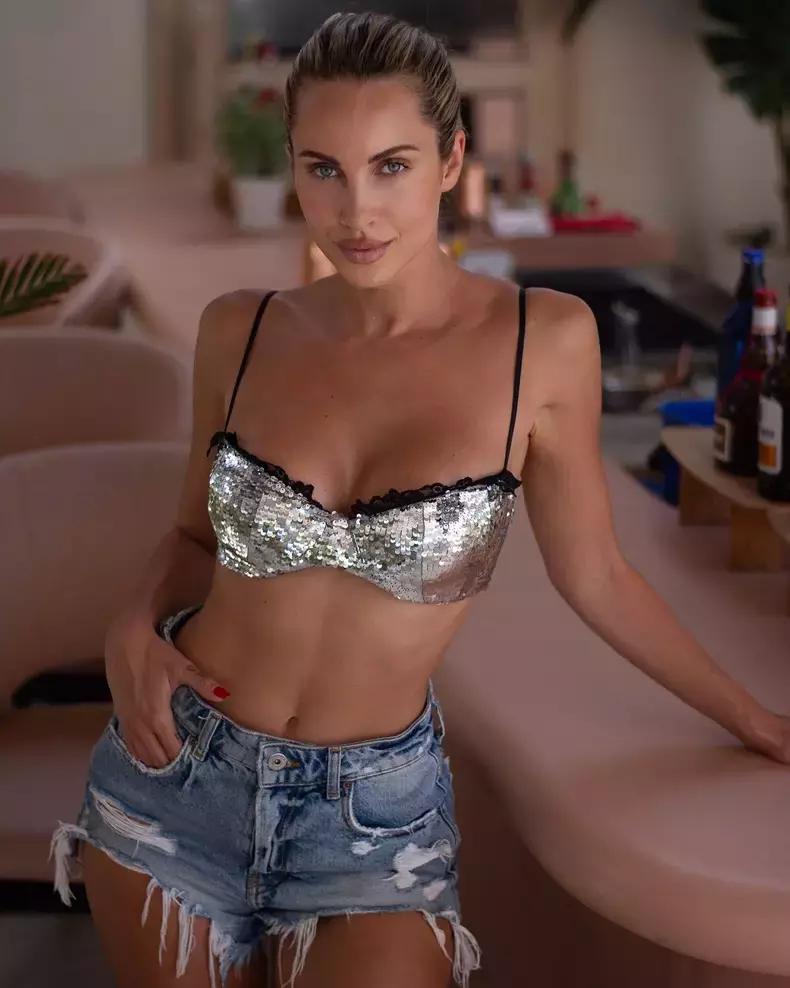 otniela-sandu-tinuta-sexy