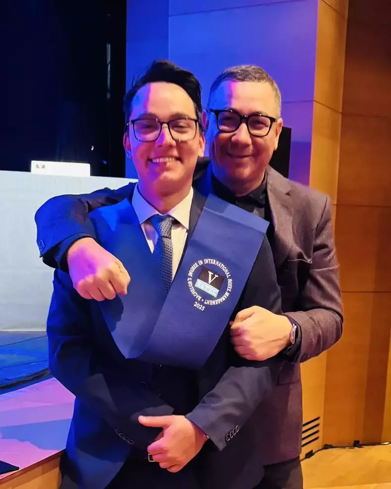 victor-ponta-fiu-absolvent