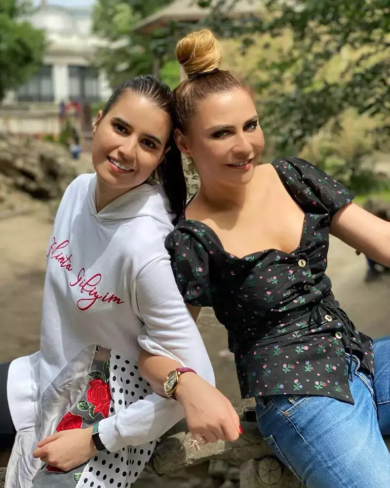Adina-Buzatu-și-fiica-ei-Sara-Denise-4