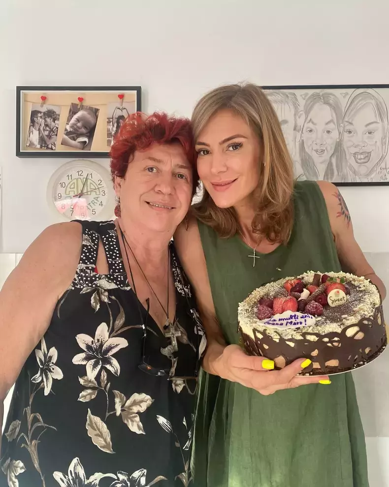 roxana ciuhulescu si mama ei2