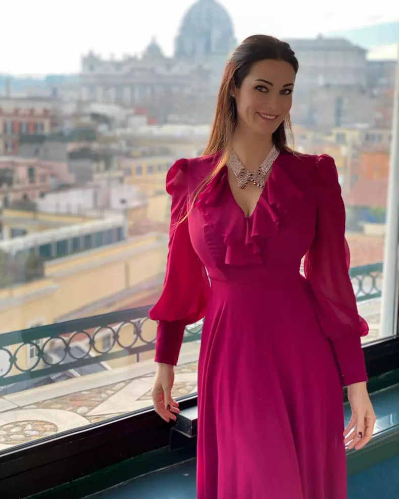 Ce face și cum arată acum Manuela Arcuri (Păcatul și rușinea, TVR 2) (1)
