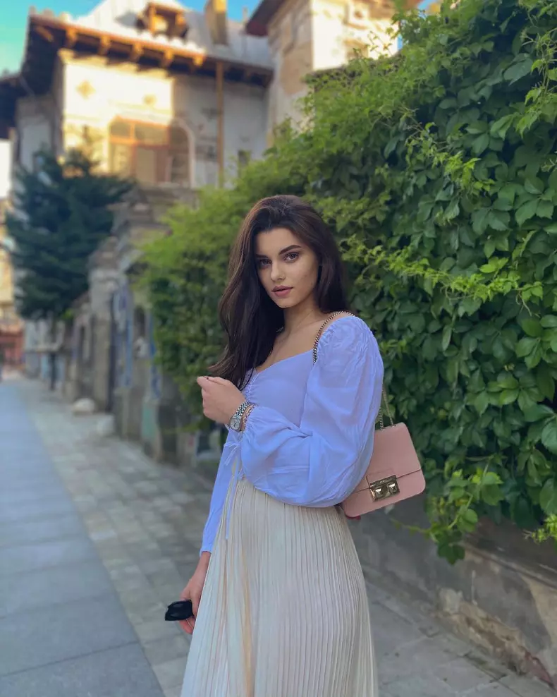 Cine este Chelsea Gandrabura. Noua concurentă de la Splash! Vedete la apă îi dă replica lui Giani Kiriță (6)