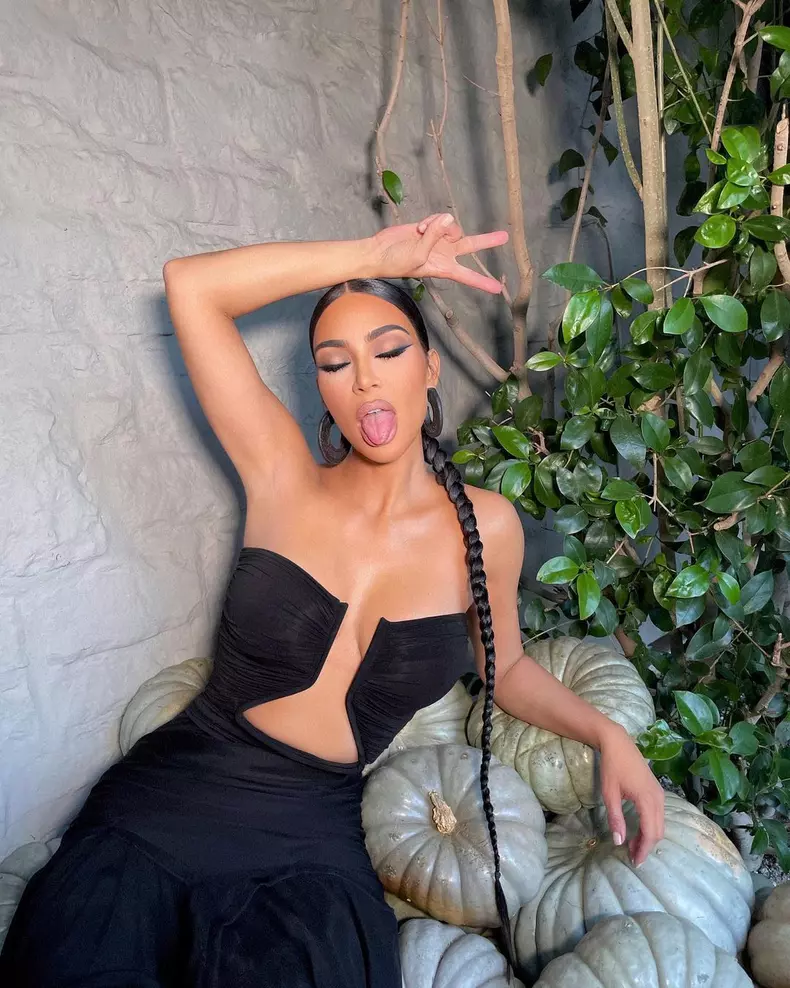 Kim-Kardashian-imagine-de-milioane-de-like-uri-din-prima-vacanta-cu-noul-iubit-5